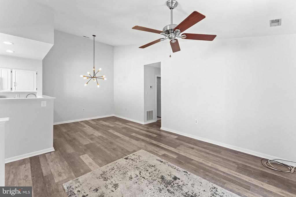 9462 SCARLET OAK DRIVE