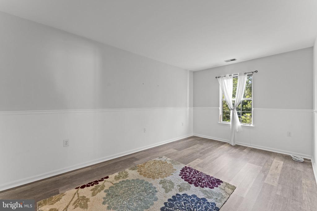 9462 SCARLET OAK DRIVE