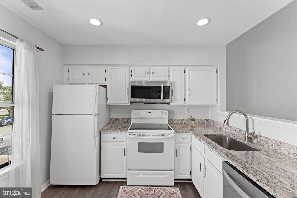 9462 SCARLET OAK DRIVE