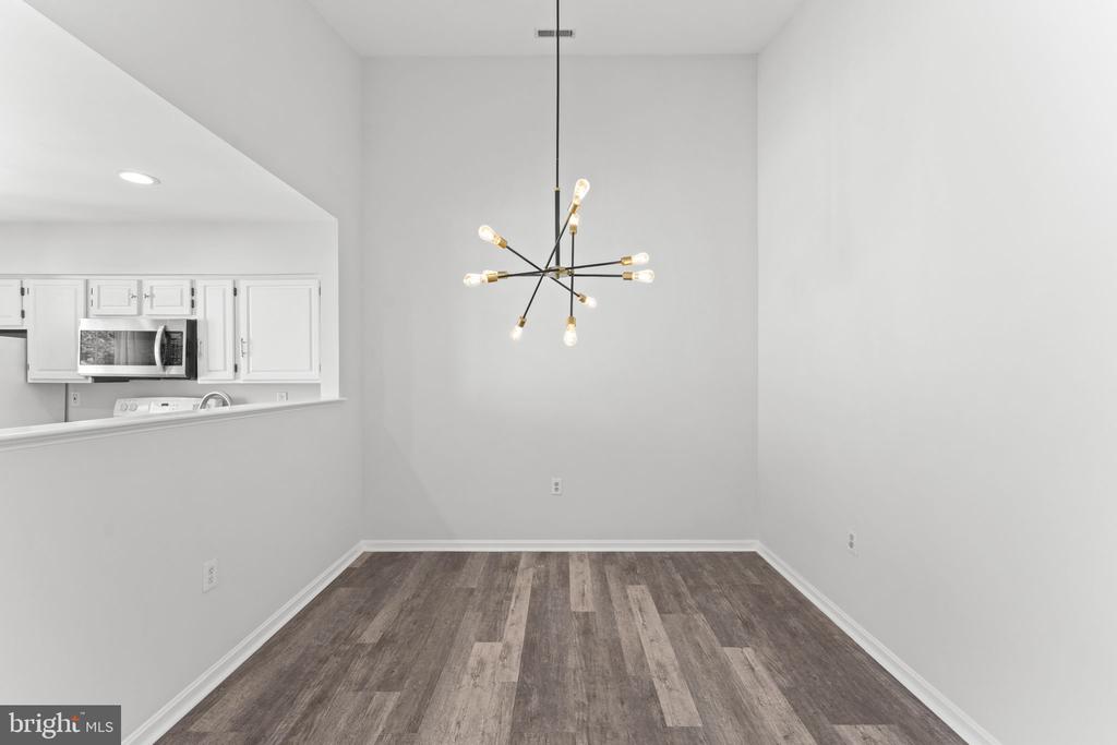 9462 SCARLET OAK DRIVE