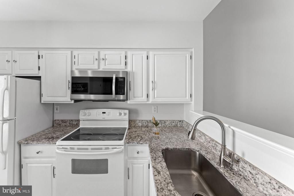 9462 SCARLET OAK DRIVE