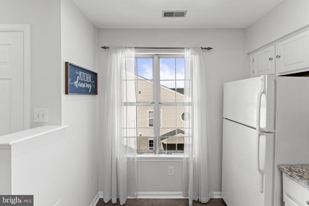 9462 SCARLET OAK DRIVE