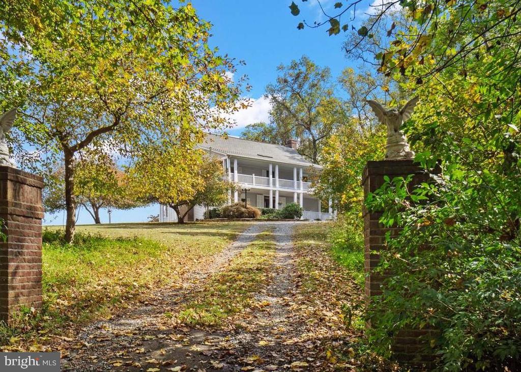 36 POCAHONTAS LN