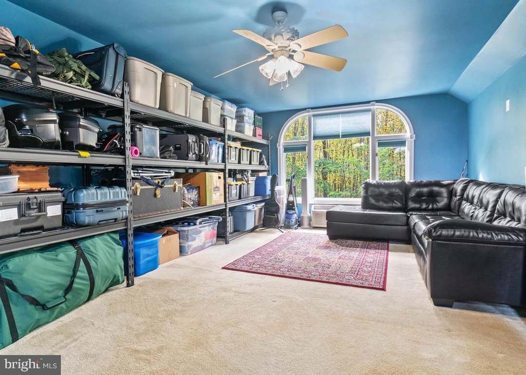 36 POCAHONTAS LN
