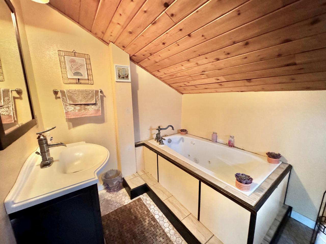 1221 North Washington Street