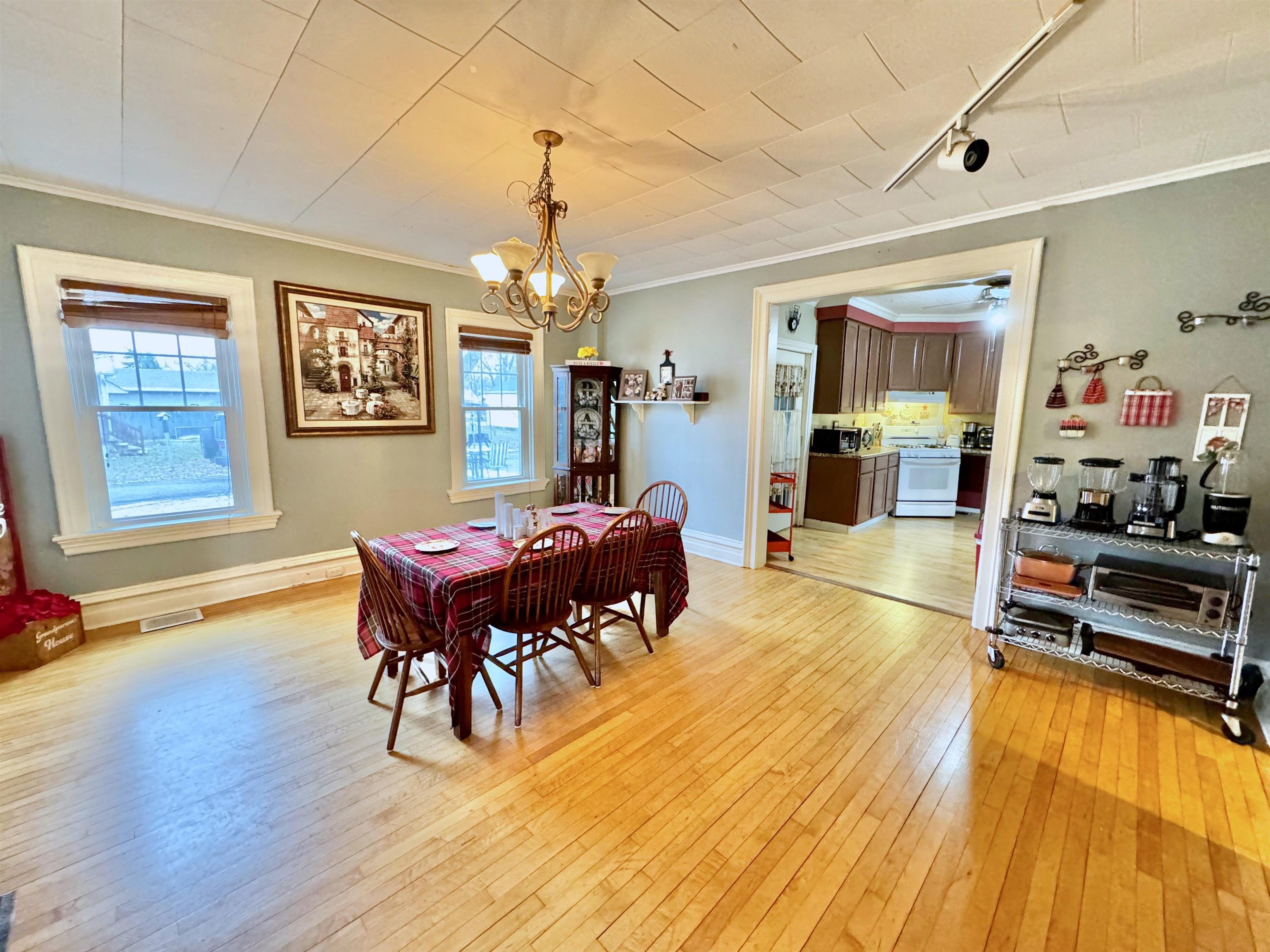 1221 N Washington Street