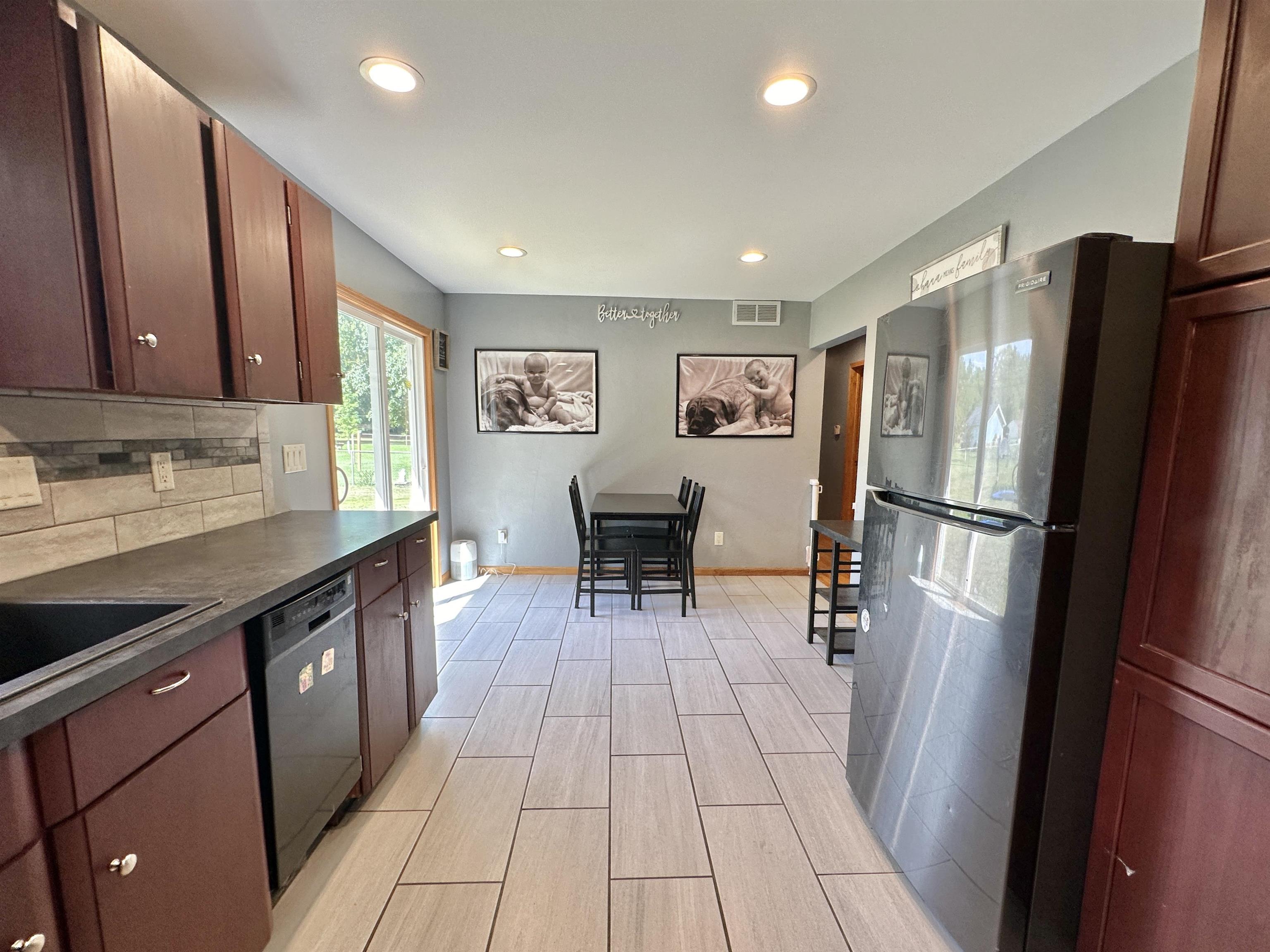 836 E Hart Road