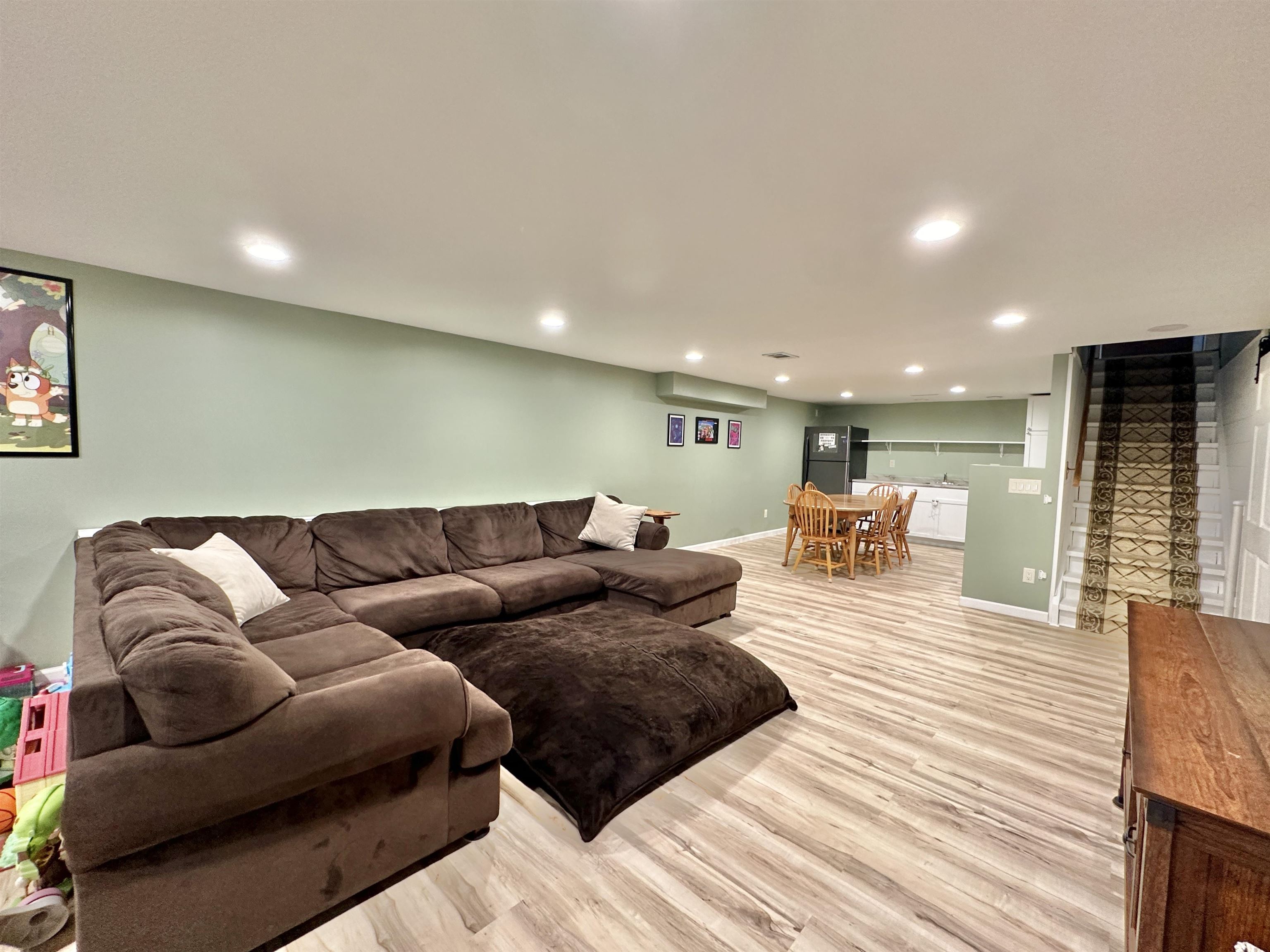 836 E Hart Road