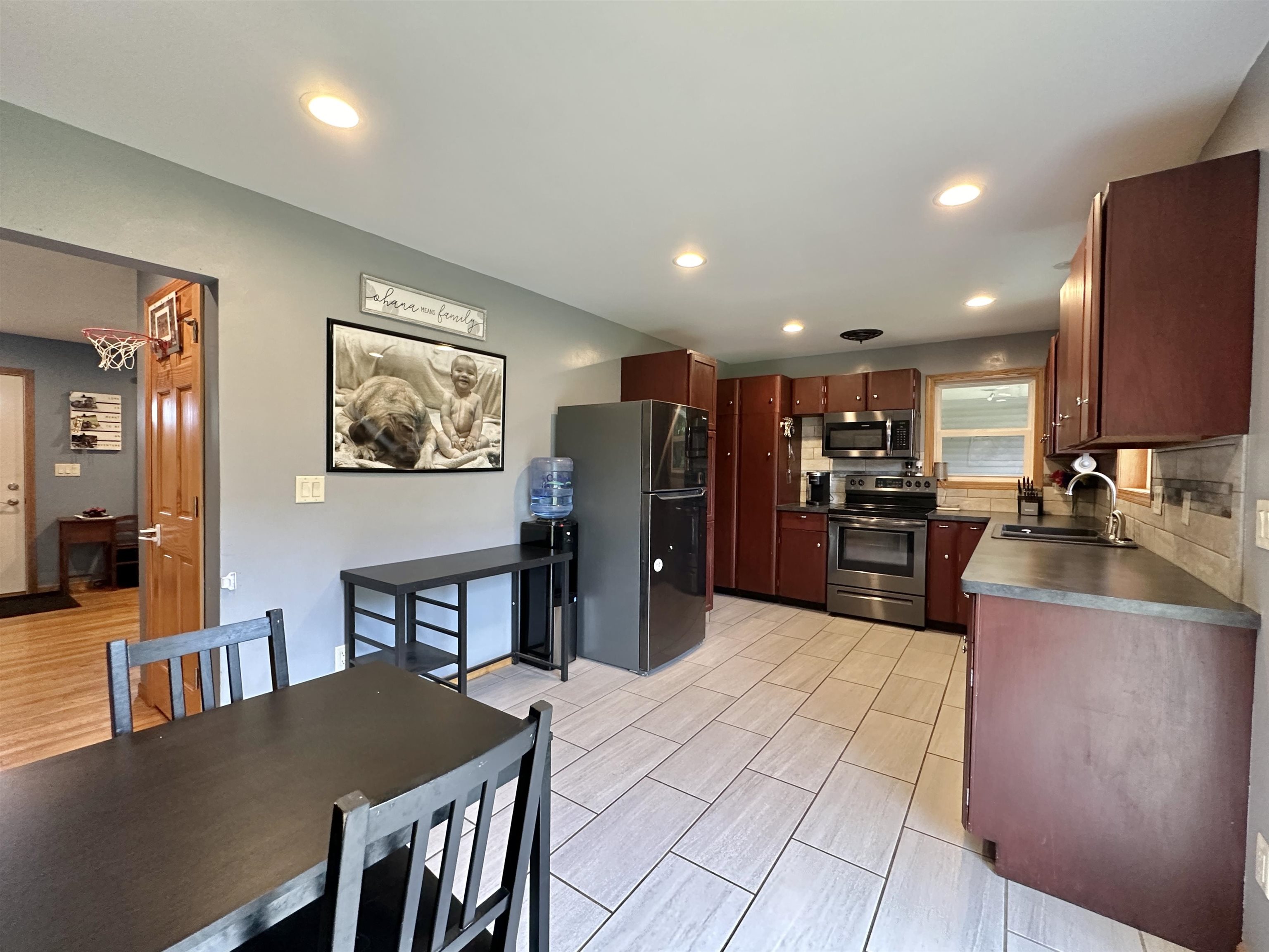 836 E Hart Road