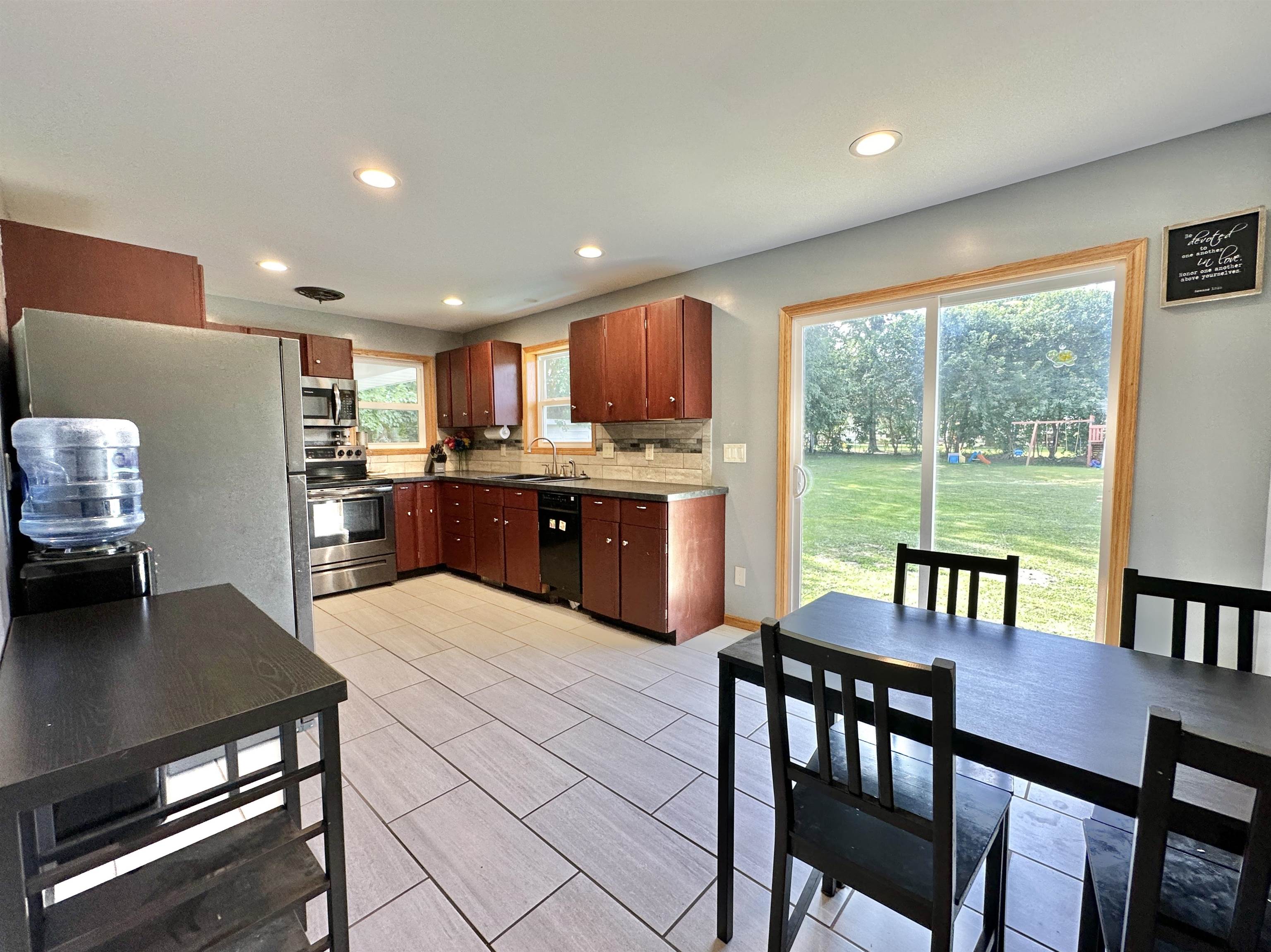 836 E Hart Road