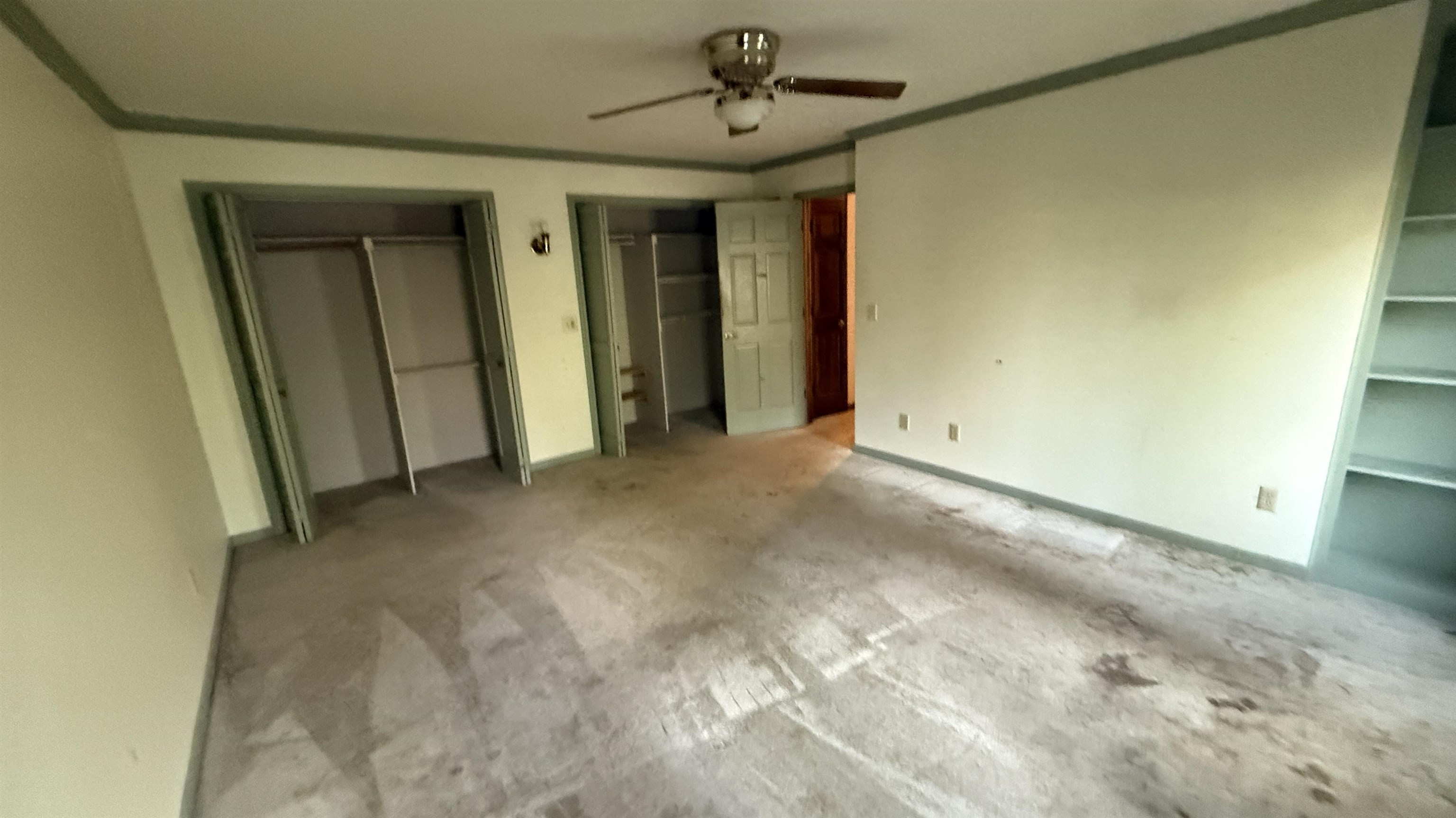 2403 W Hickory Court