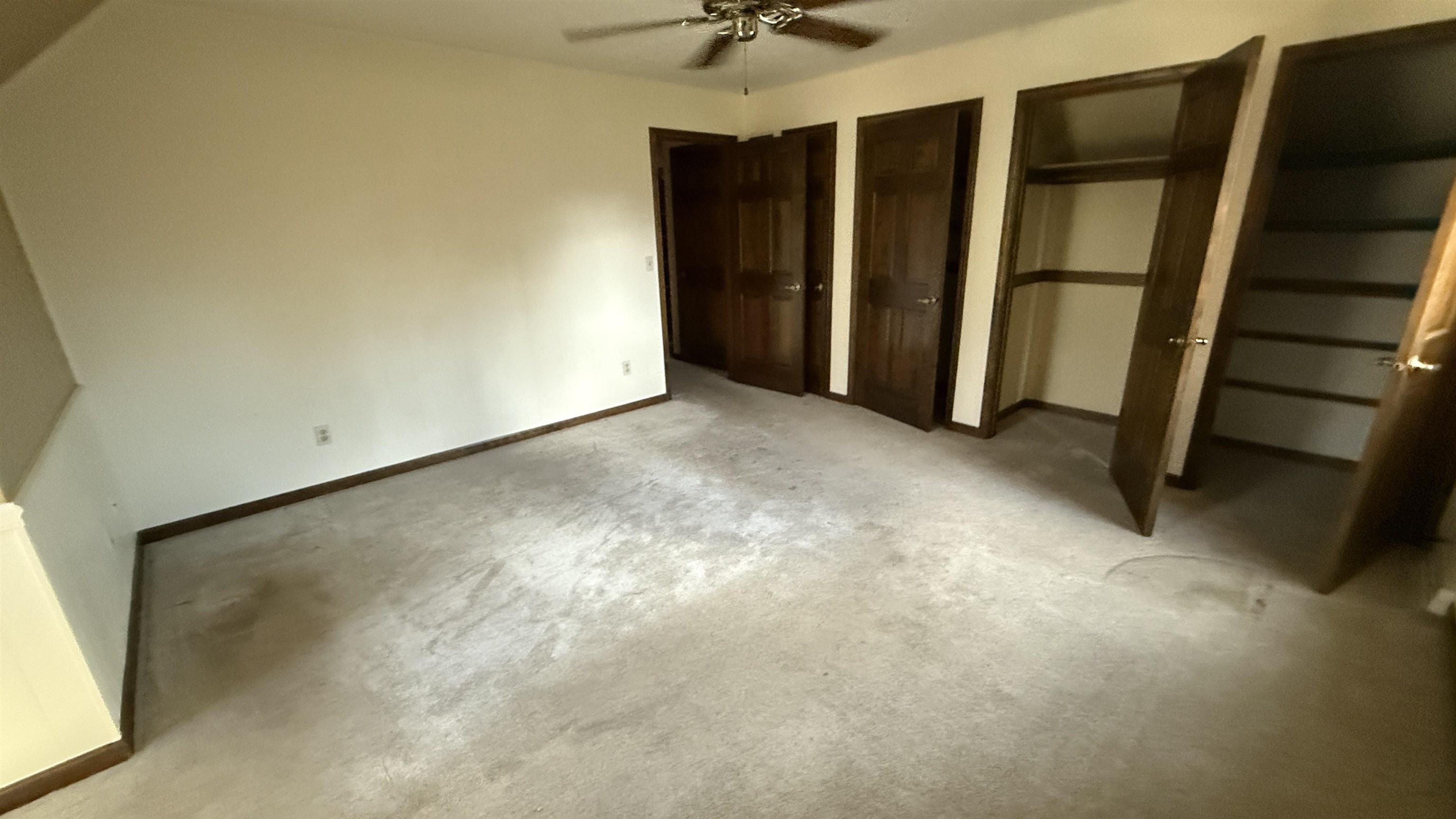 2403 W Hickory Court