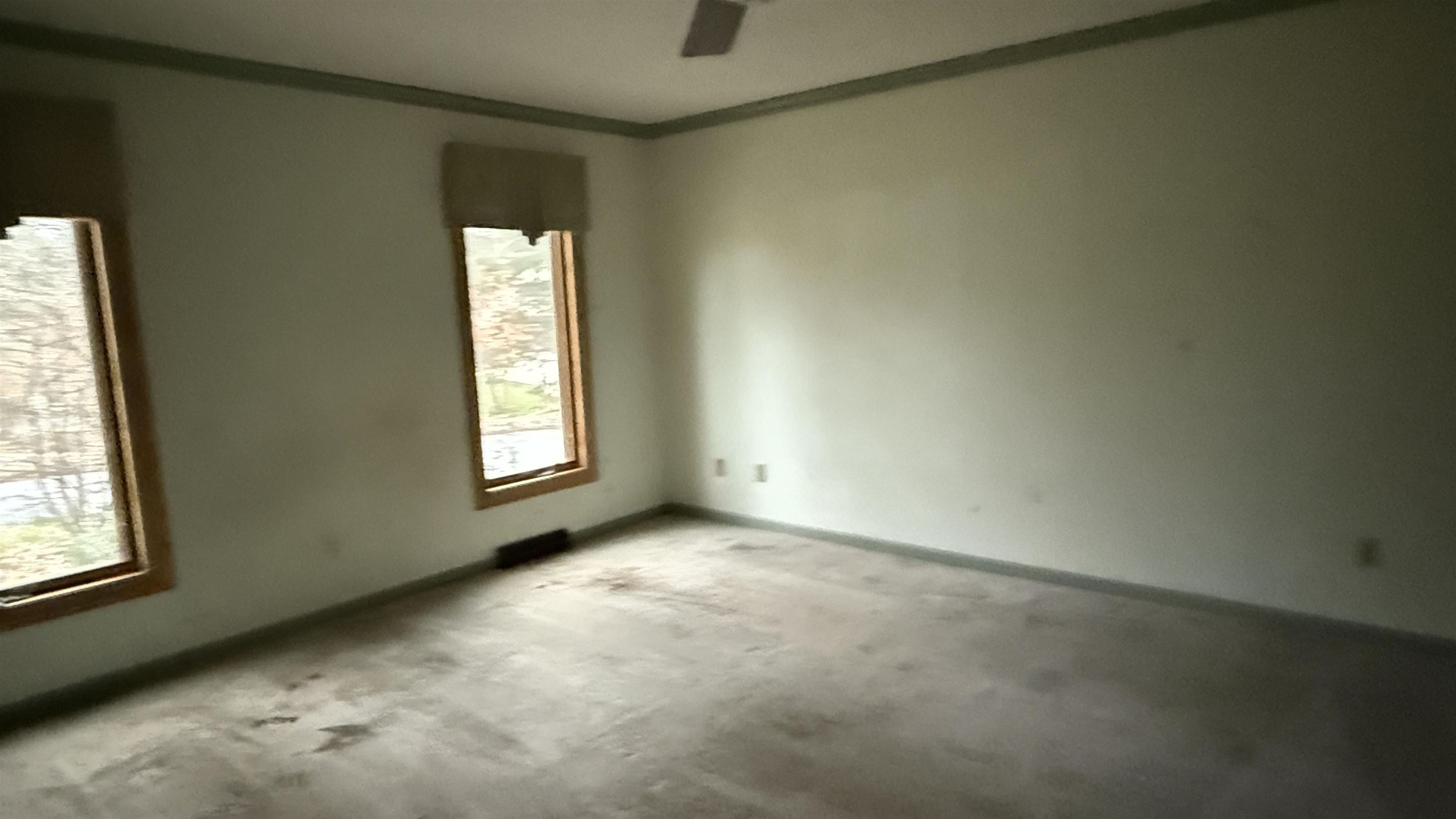 2403 W Hickory Court