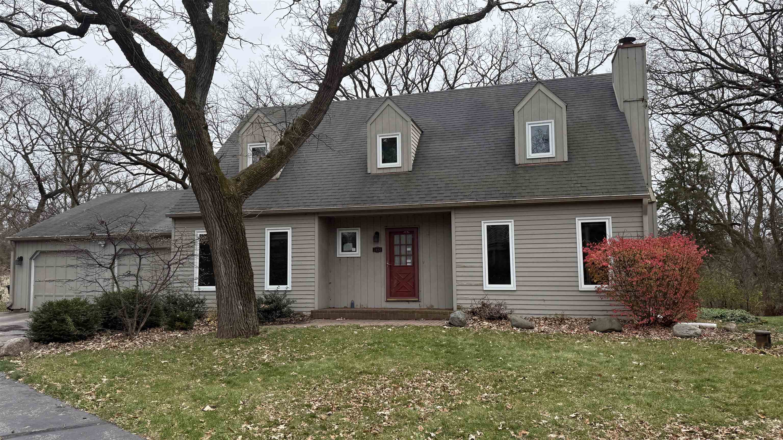 2403 W Hickory Court