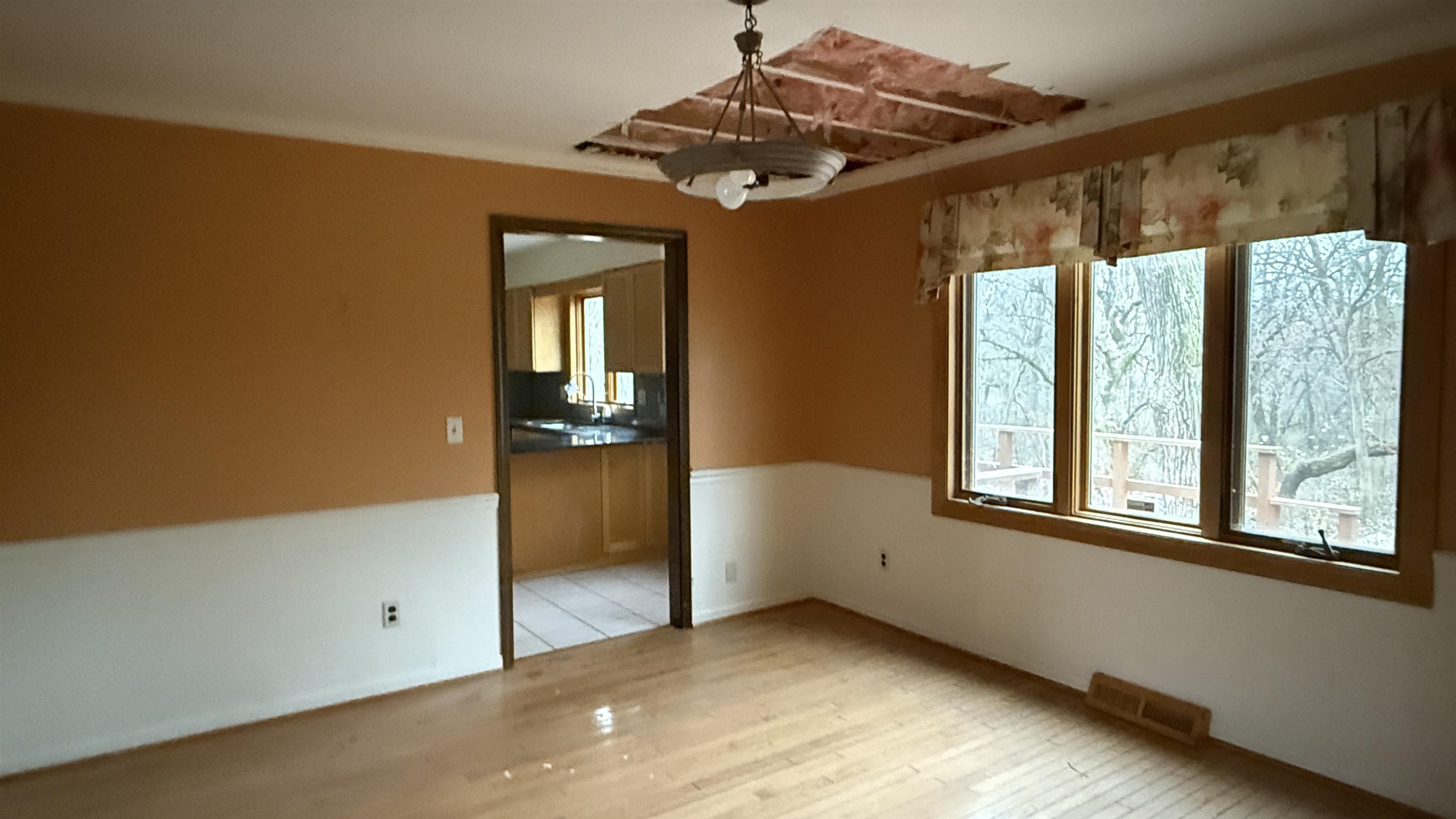 2403 W Hickory Court