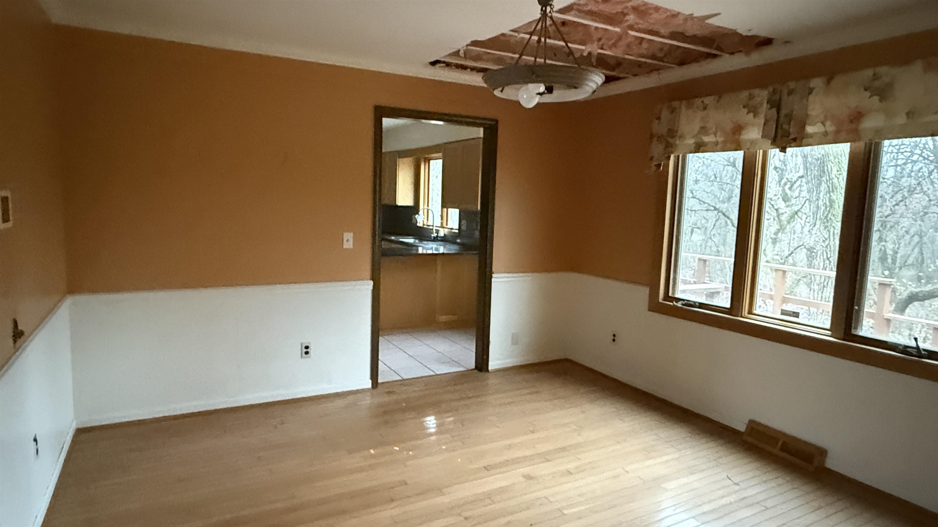2403 W Hickory Court