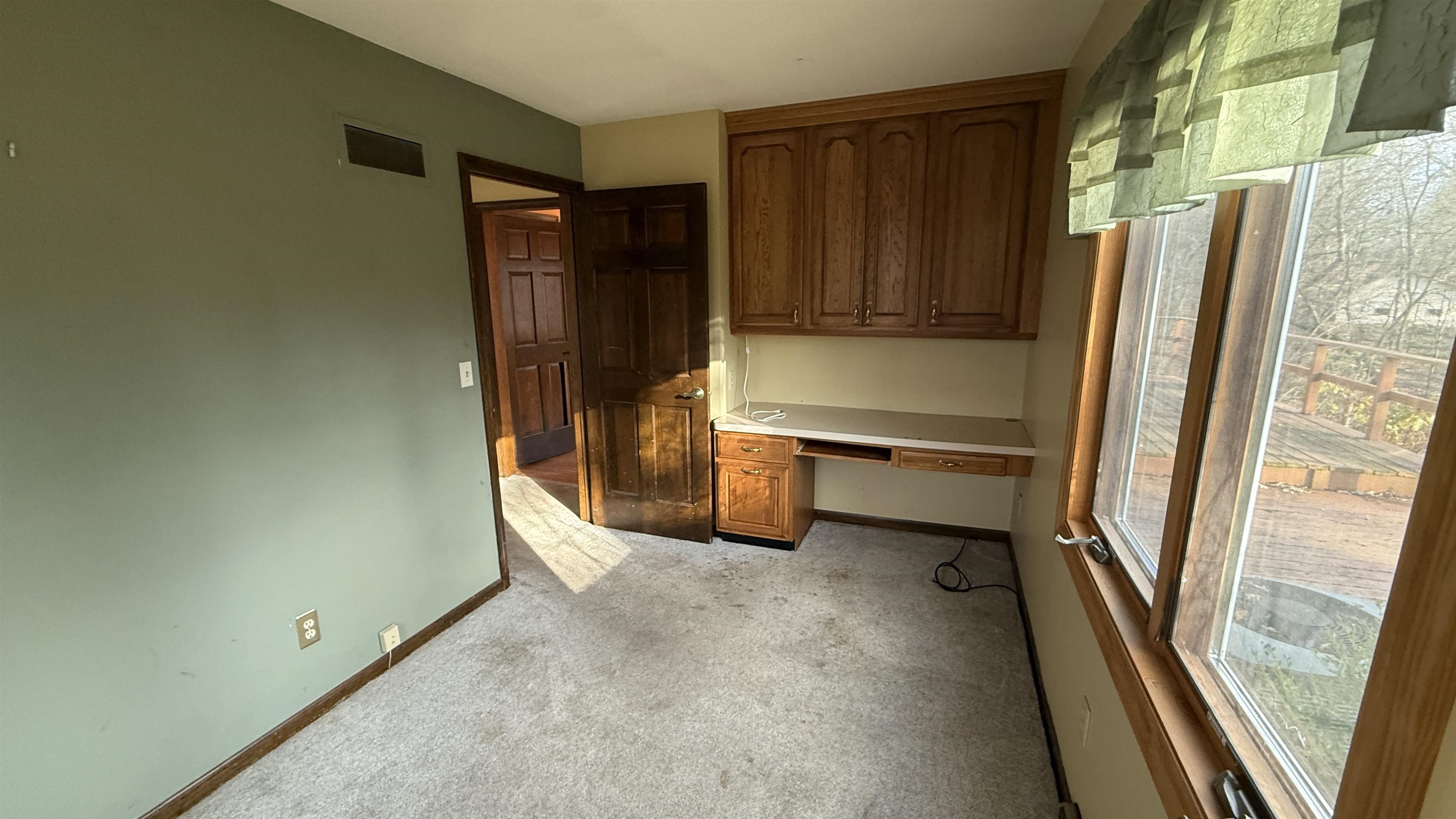 2403 W Hickory Court