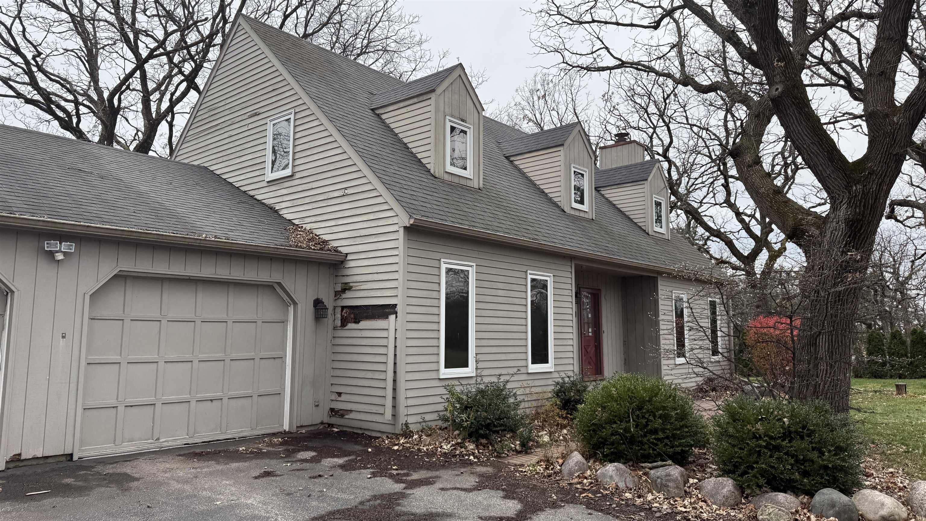 2403 W Hickory Court