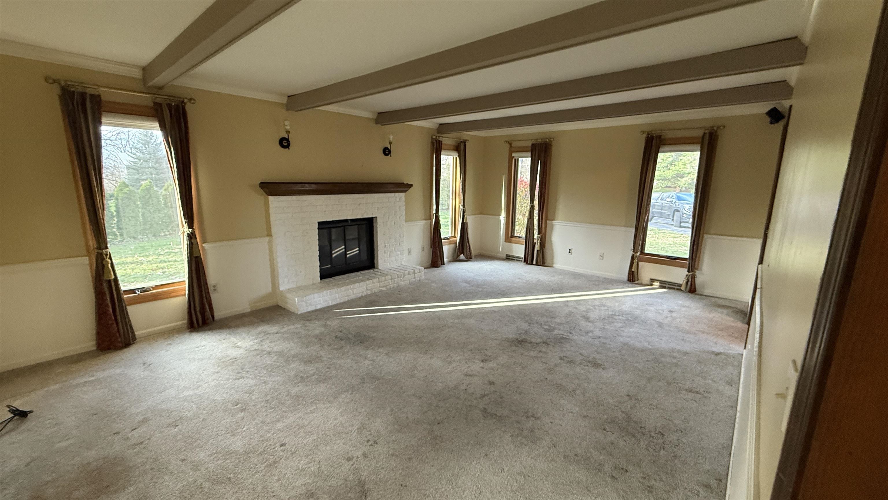 2403 W Hickory Court
