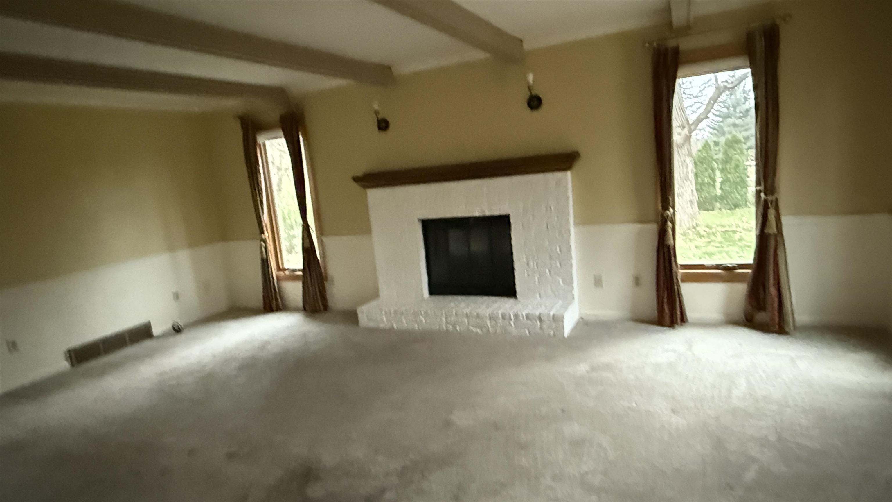 2403 W Hickory Court