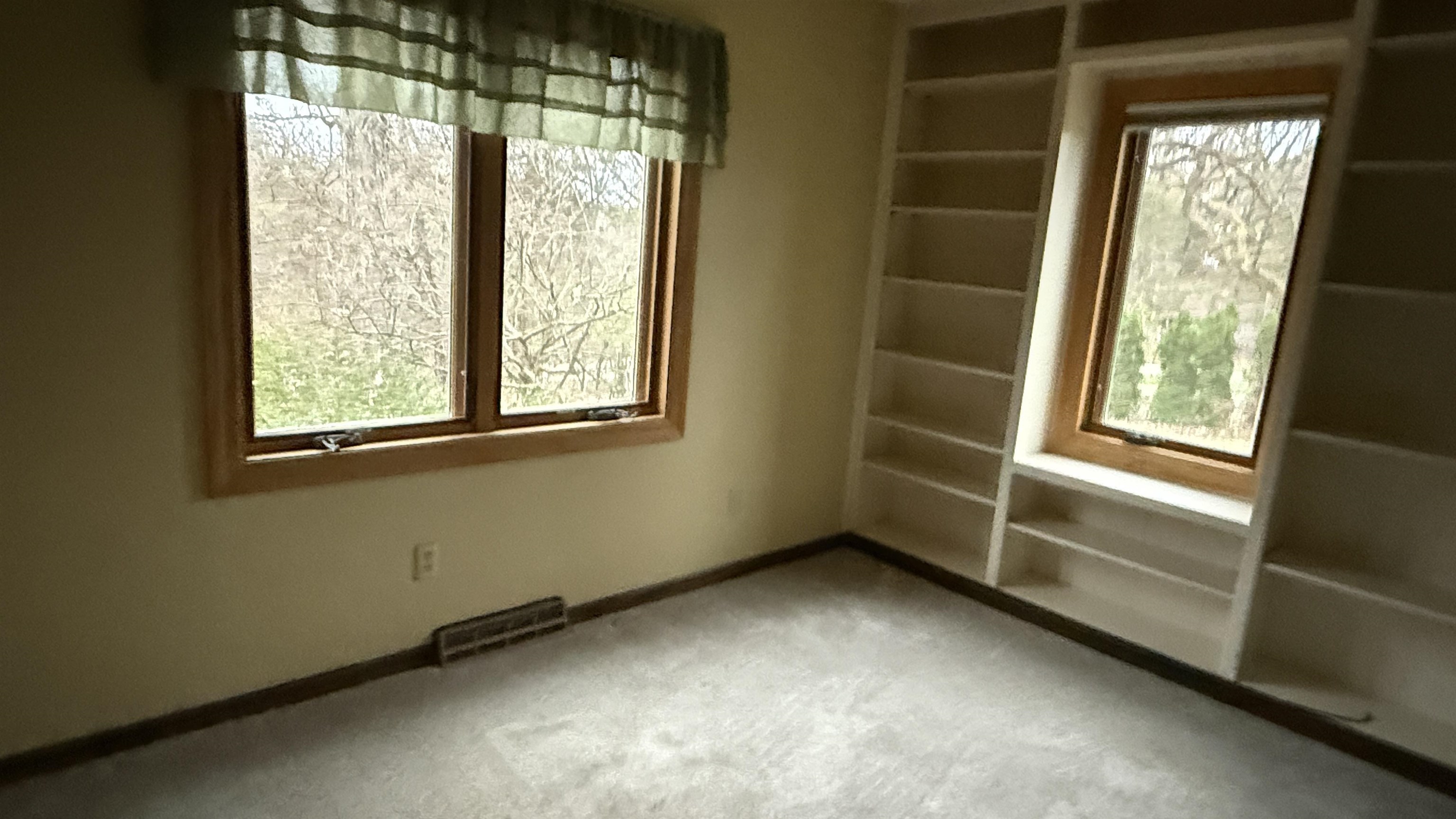 2403 W Hickory Court