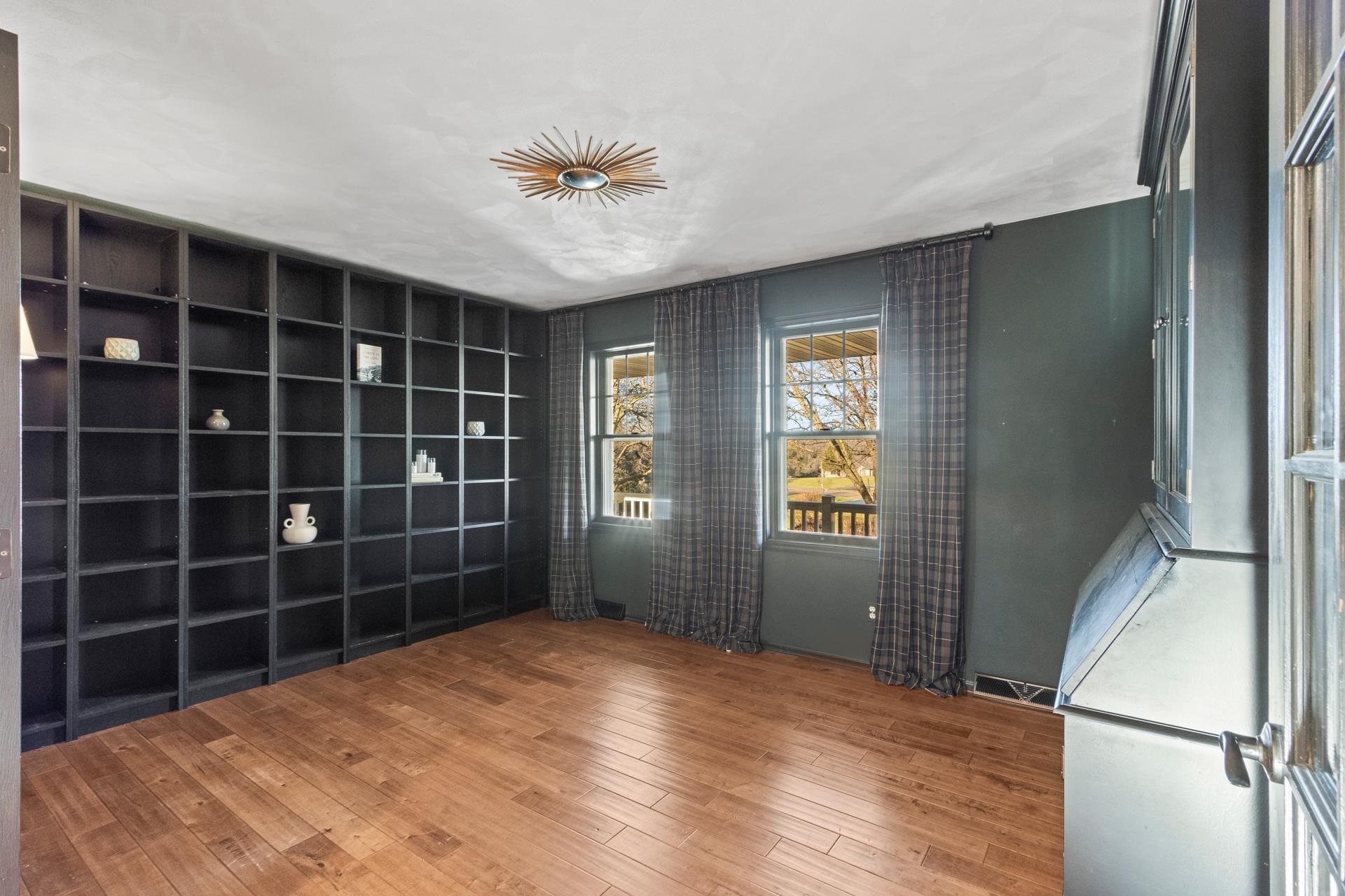 1706 E Breckenridge Lane