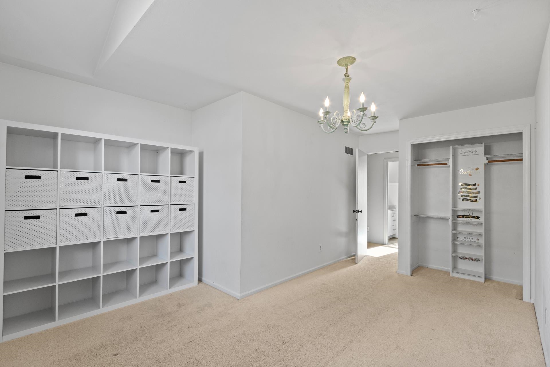 1706 E Breckenridge Lane