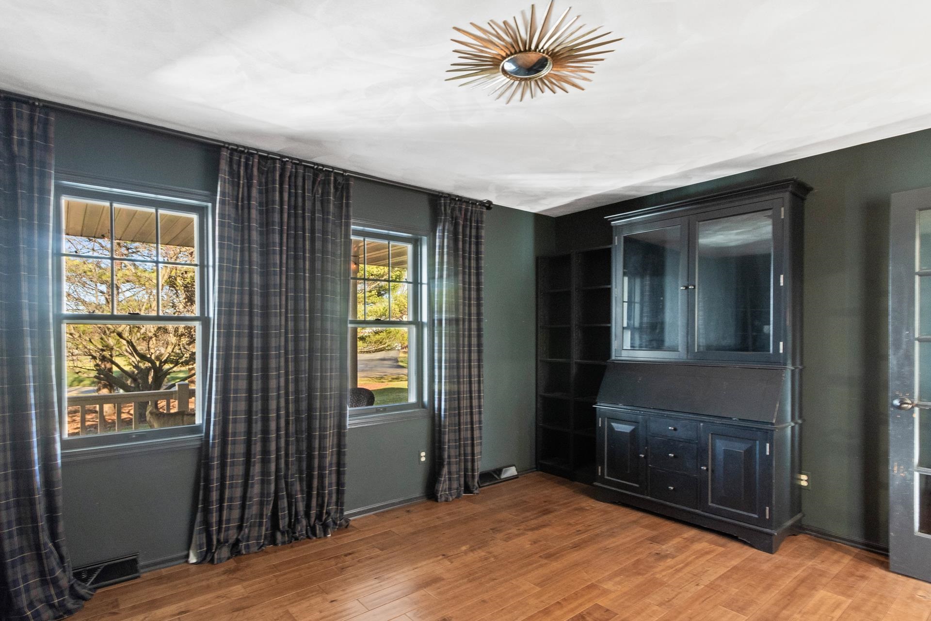 1706 E Breckenridge Lane