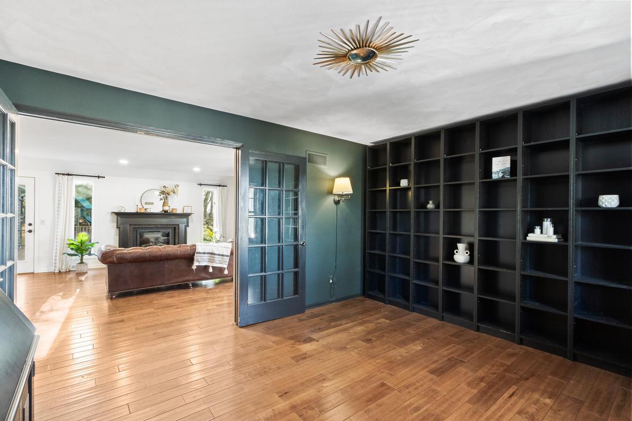 1706 East Breckenridge Lane