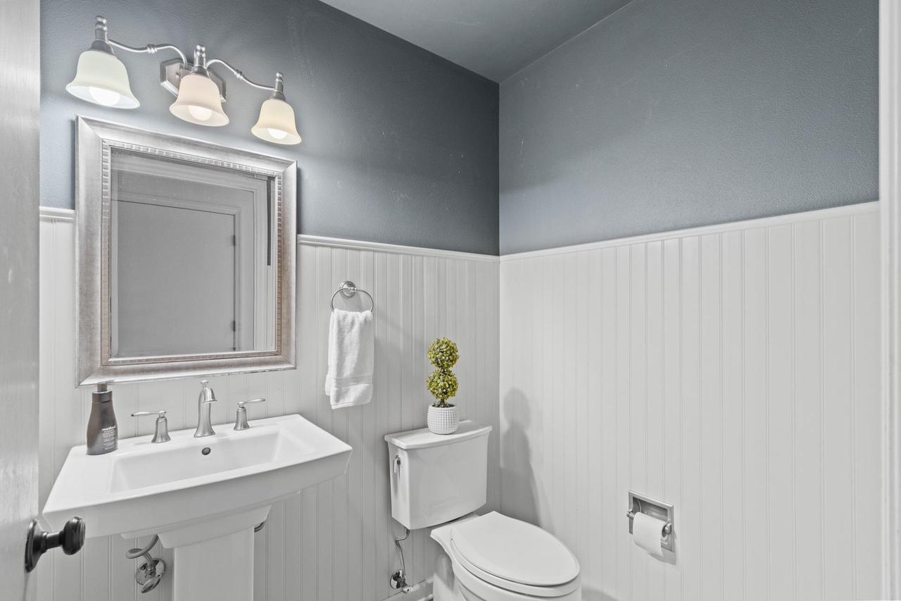 1706 East Breckenridge Lane