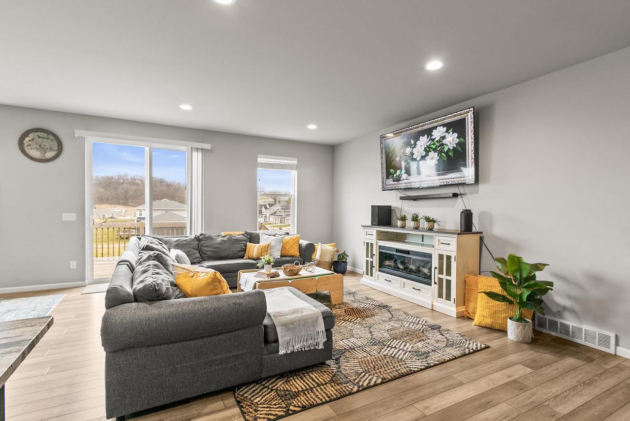 3707 North Hill Point Road