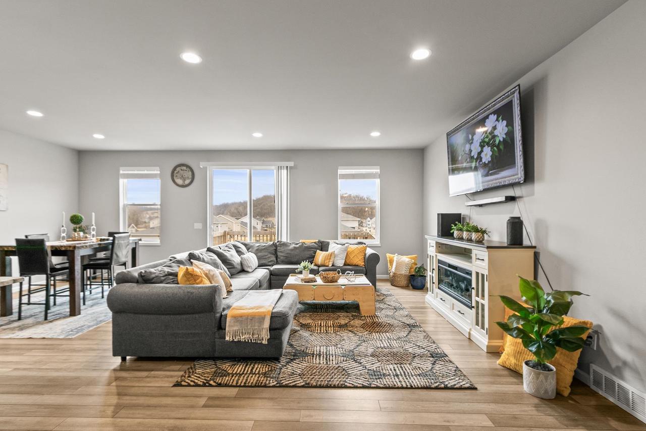 3707 North Hill Point Road