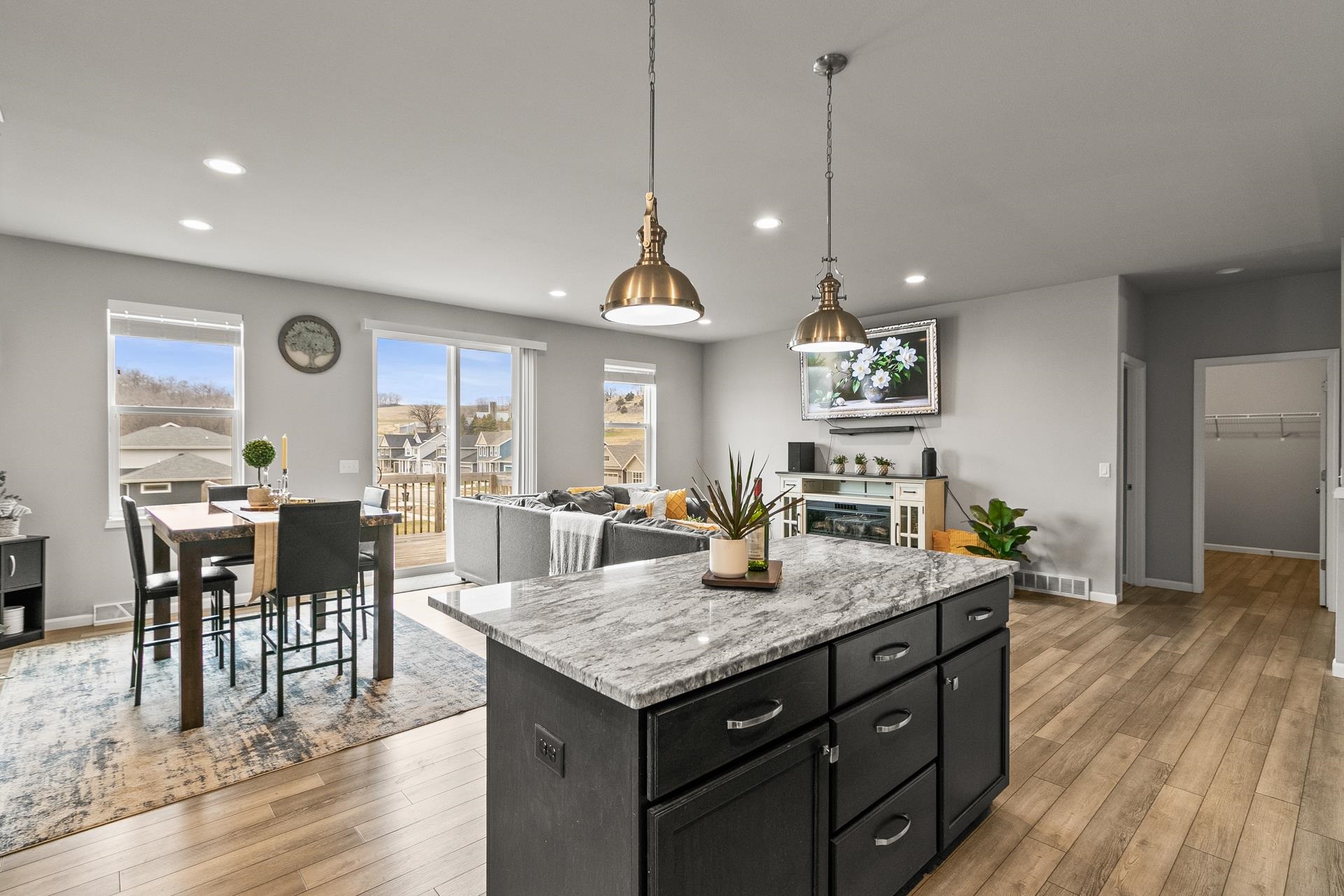 3707 N Hill Point Road