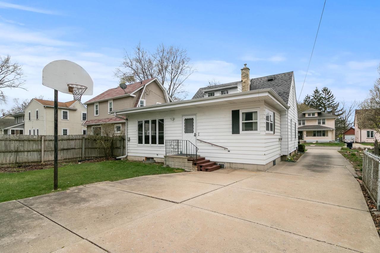 736 Eisenhower Avenue