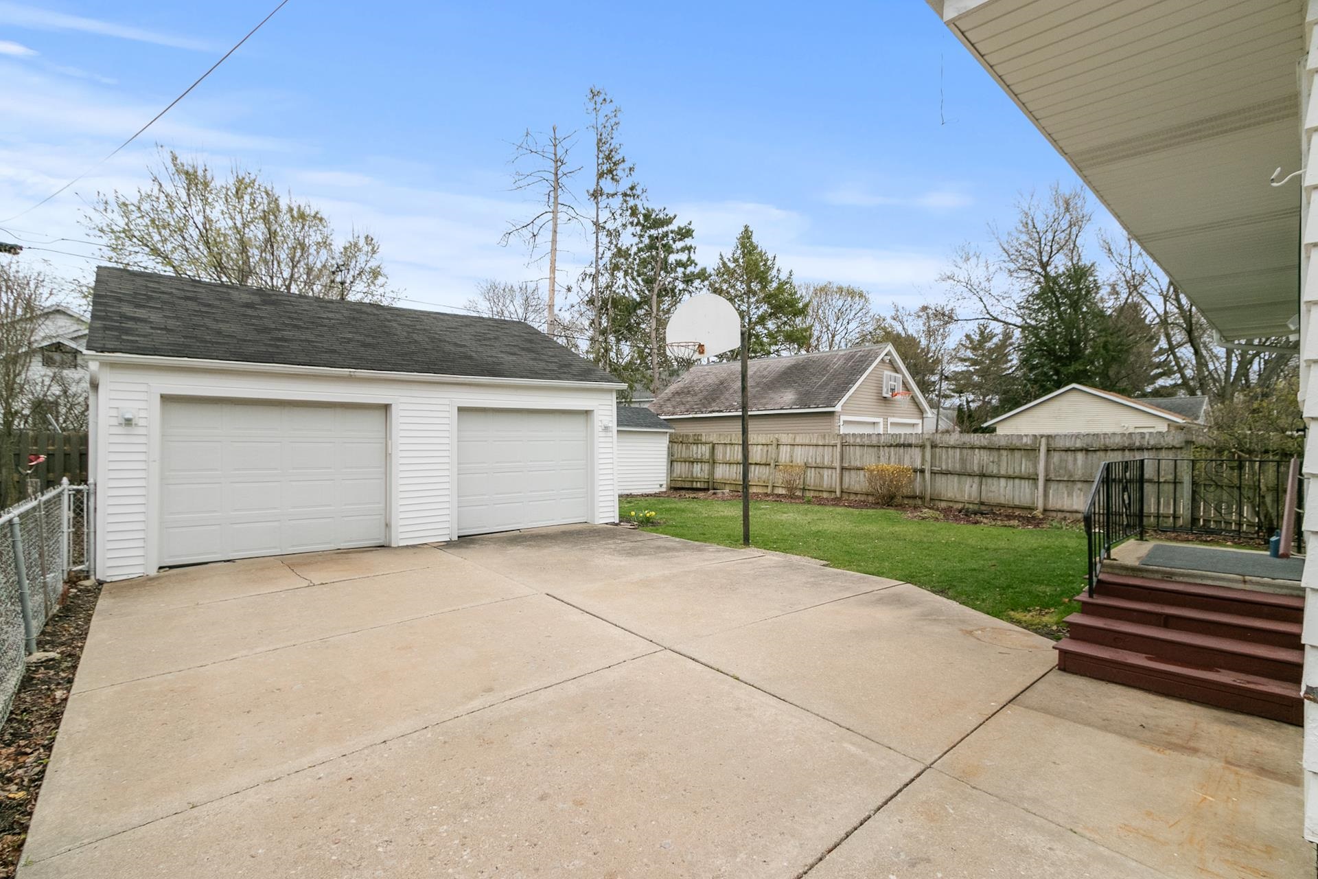 736 Eisenhower Avenue