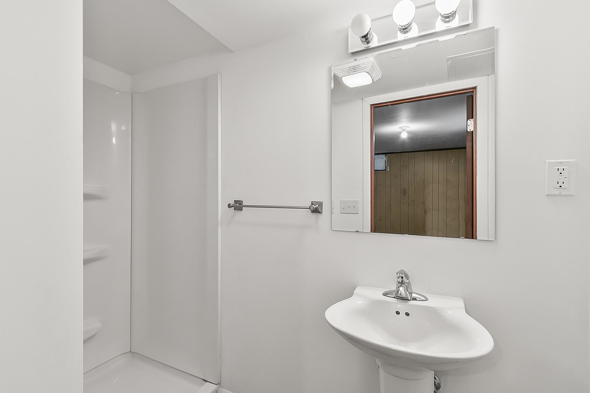 736 Eisenhower Avenue