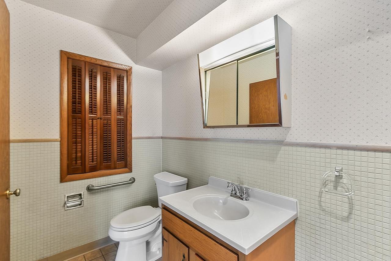 736 Eisenhower Avenue