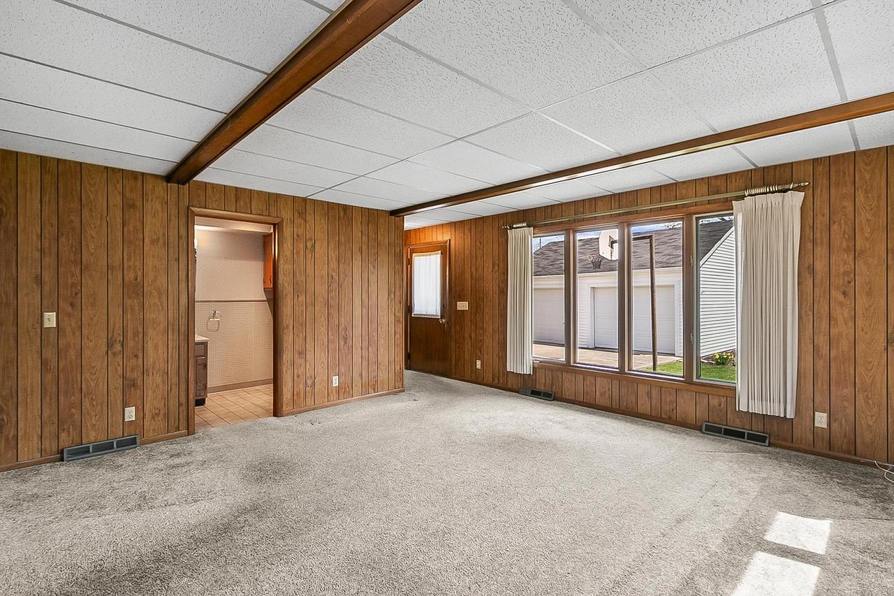 736 Eisenhower Avenue