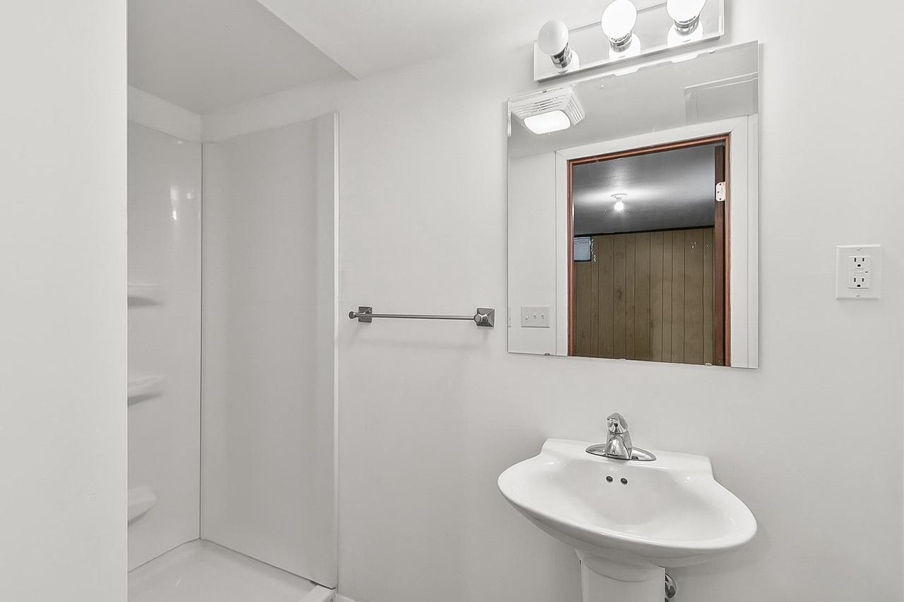 736 Eisenhower Avenue