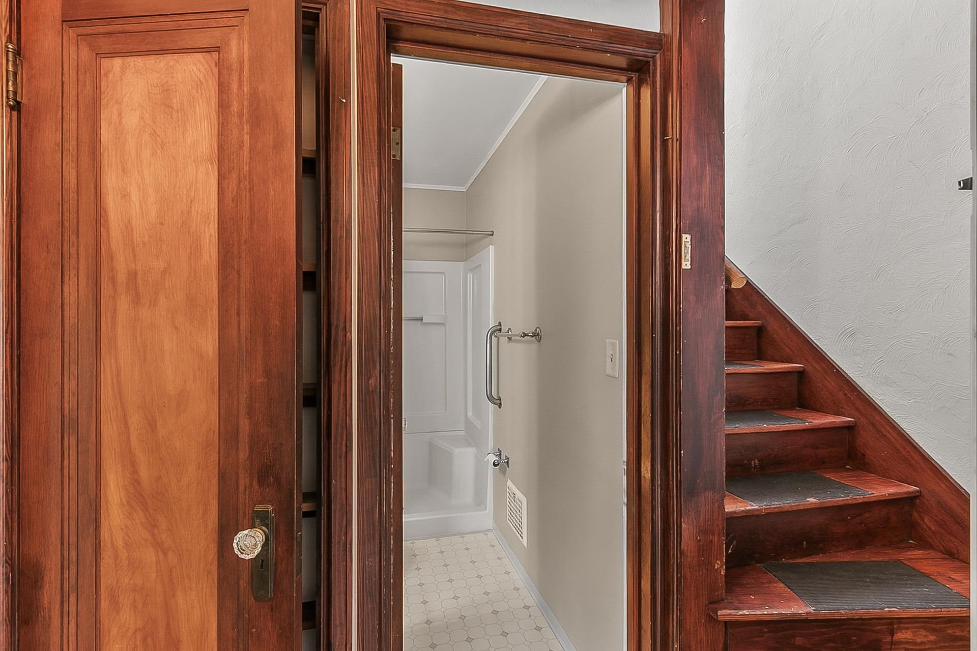 736 Eisenhower Avenue