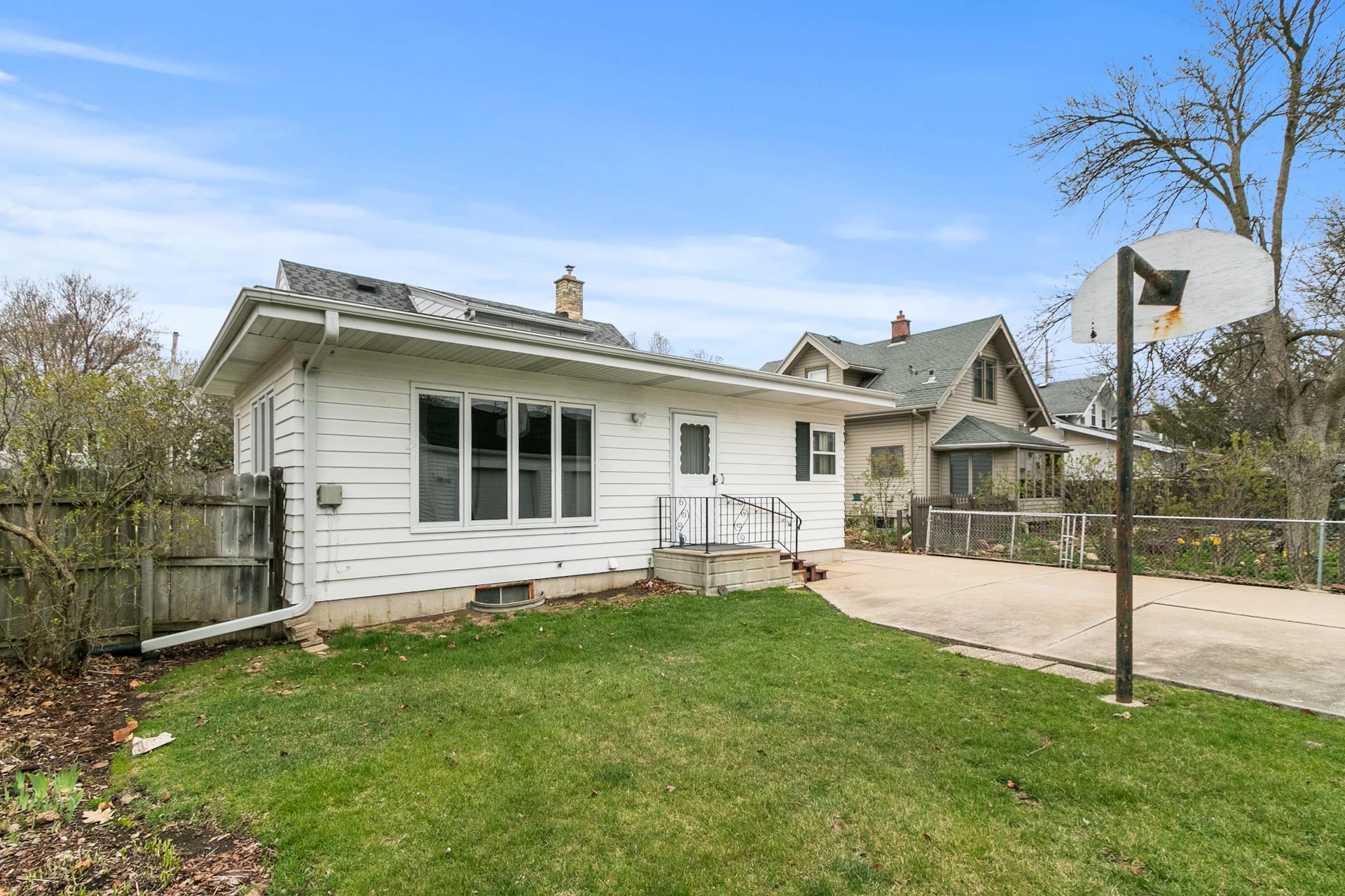 736 Eisenhower Avenue