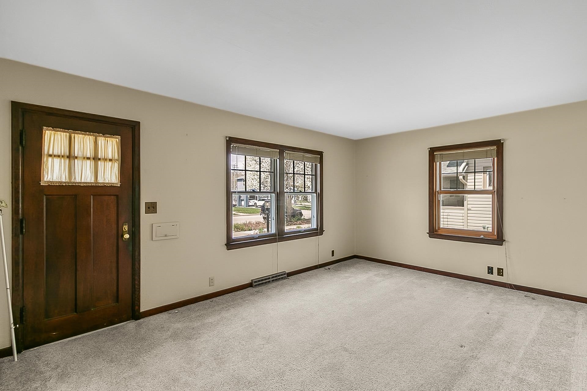 736 Eisenhower Avenue