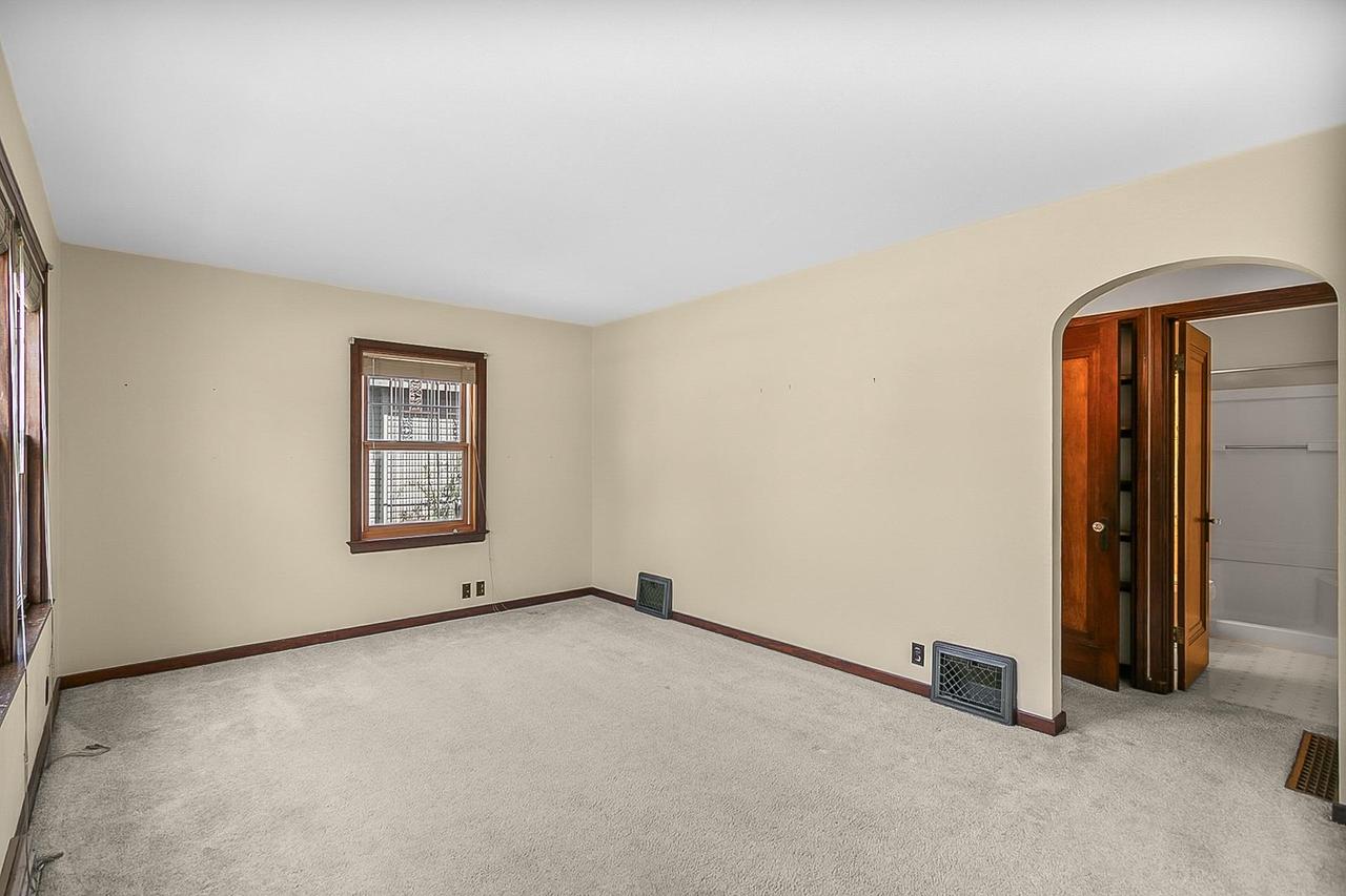 736 Eisenhower Avenue