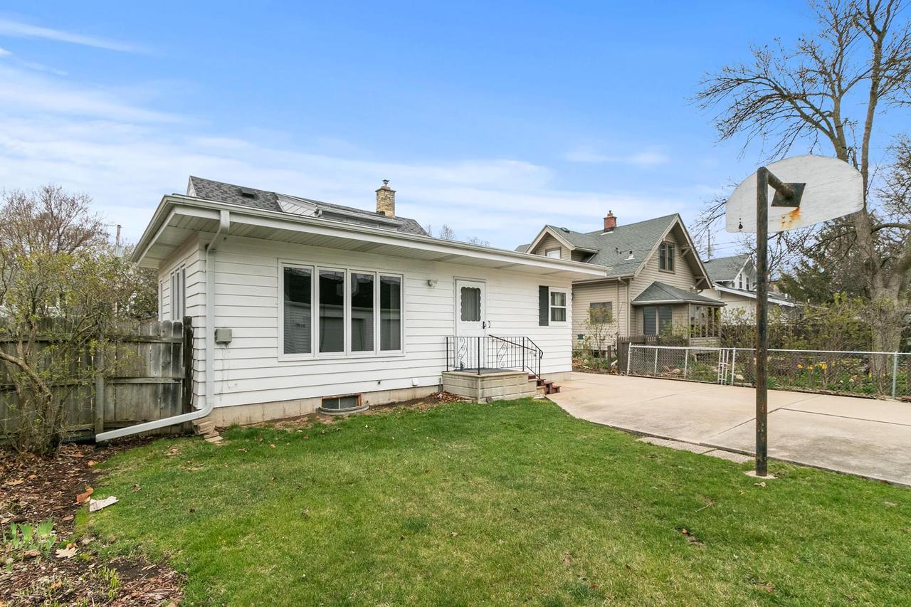 736 Eisenhower Avenue