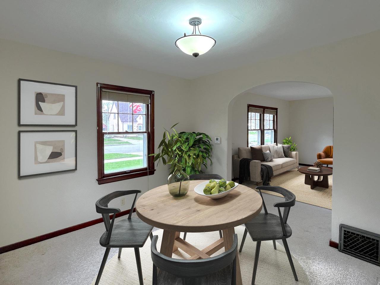 736 Eisenhower Avenue