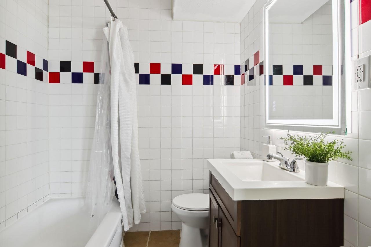 140 West State Line Road