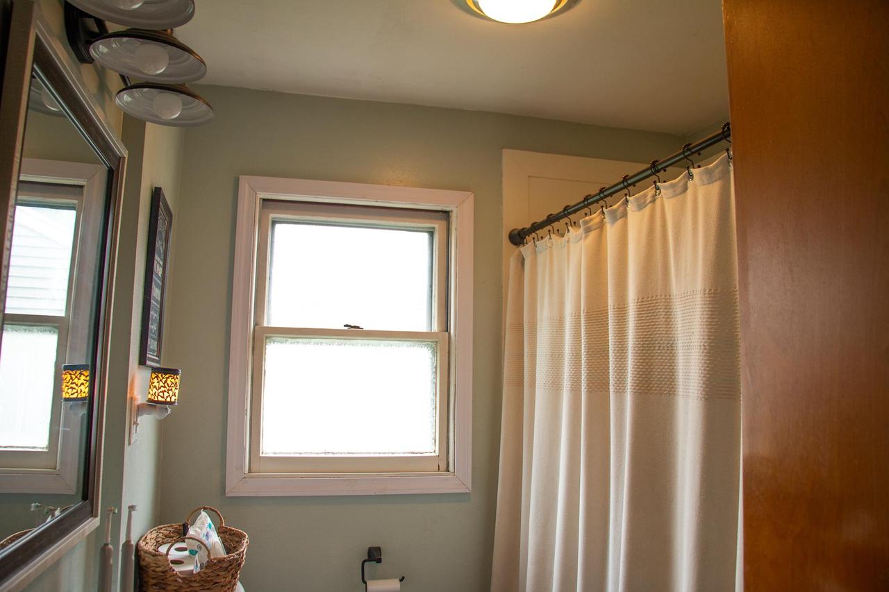 1910 West Memorial Drive