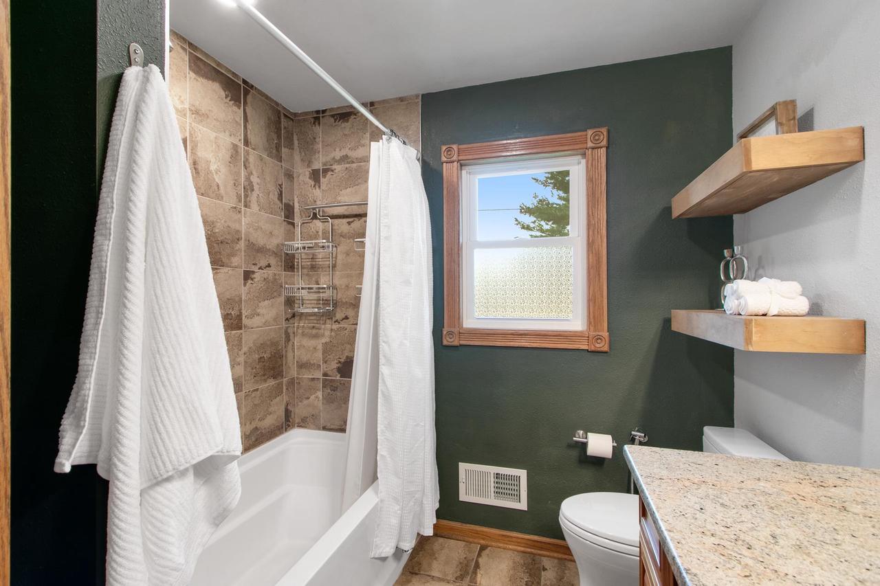 1812 West Rugby Road