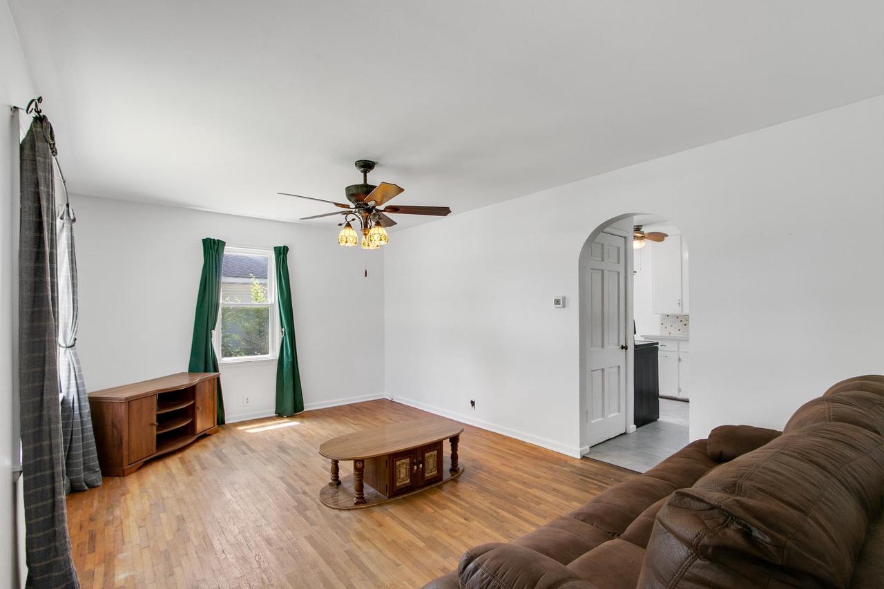 803 North Oakhill Avenue