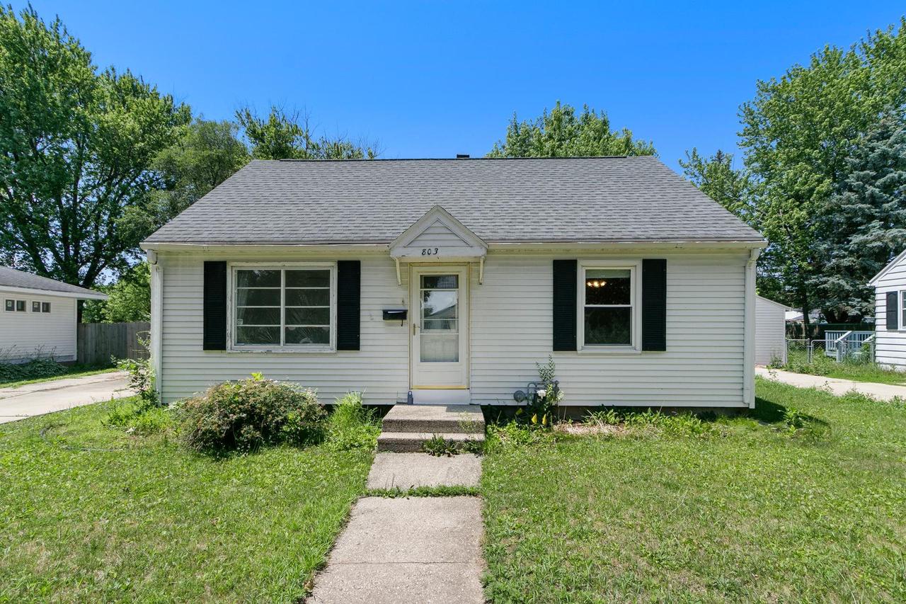 803 North Oakhill Avenue